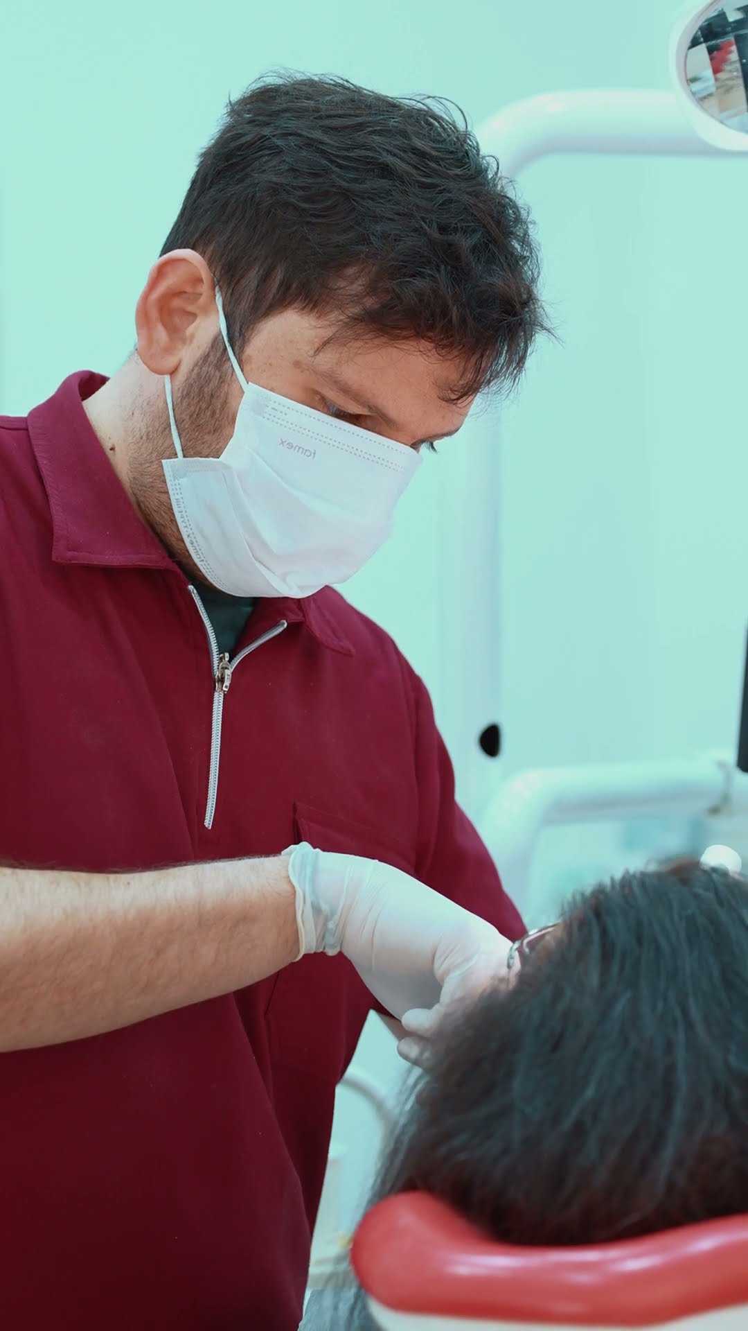 Dt.Kutay Gürel Diş Kliniği'nde Hayalinizdeki Gülüş Sizi Bekliyor!